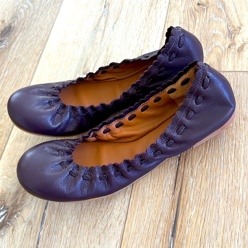NWT See by Chloe Scalloped Leather Ballet flats in Burgundy Maroon Wine color